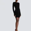 Kurzes Samtkleid mit Monogramm