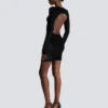 Kurzes Samtkleid mit Monogramm
