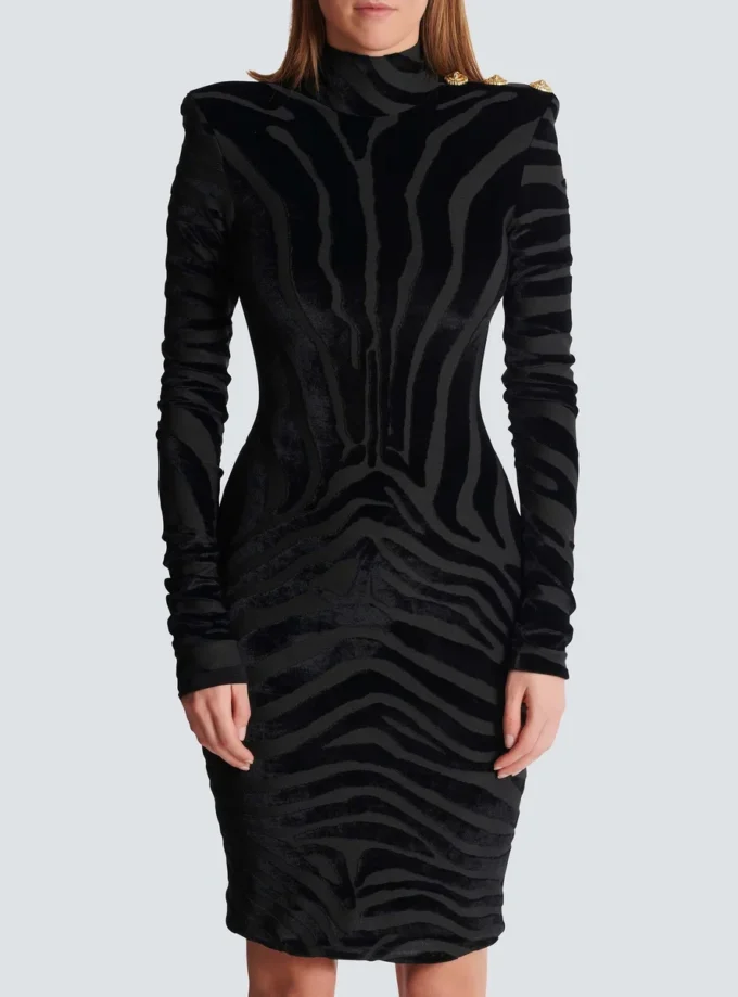 Kurzes Samtkleid mit Zebradruck