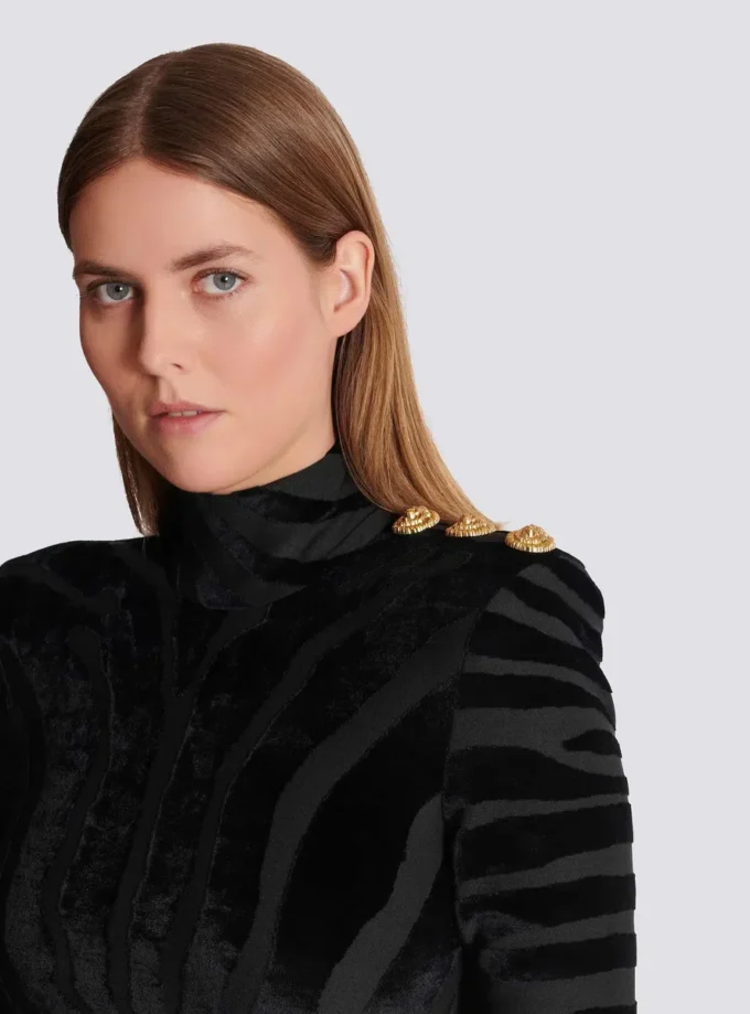 Kurzes Samtkleid mit Zebradruck