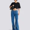 Kurzes T-Shirt mit Krawatte Kurzes T-Shirt mit Krawatte