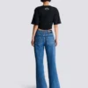Kurzes T-Shirt mit Krawatte Kurzes T-Shirt mit Krawatte