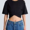 Kurzes T-Shirt mit Krawatte Kurzes T-Shirt mit Krawatte
