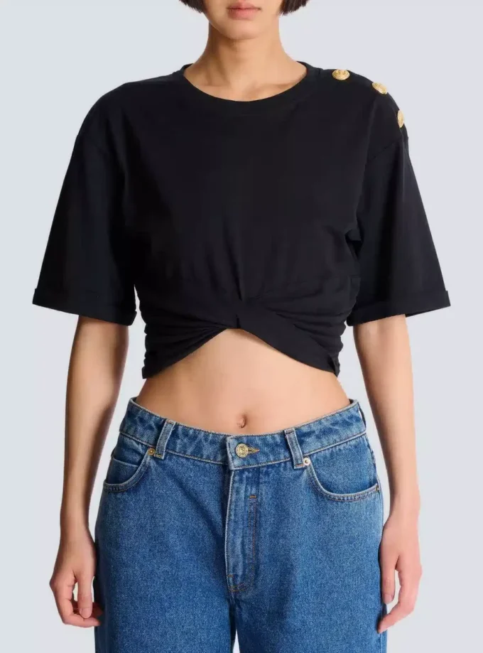 Kurzes T-Shirt mit Krawatte Kurzes T-Shirt mit Krawatte
