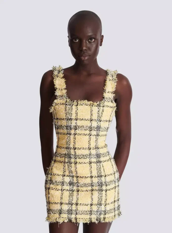 Kurzes Trägerkleid aus Glitzertweed Kurzes Trägerkleid aus Glitzertweed