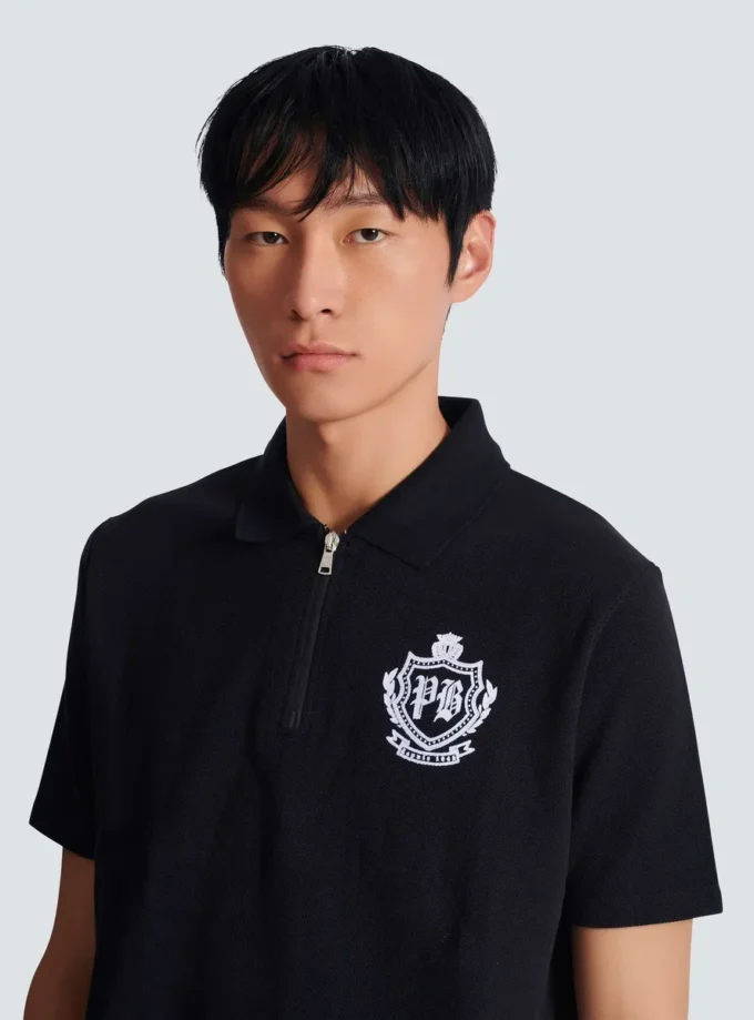 Kurzärmeliges Polohemd mit College-Emblem Kurzärmeliges Polohemd mit College-Emblem