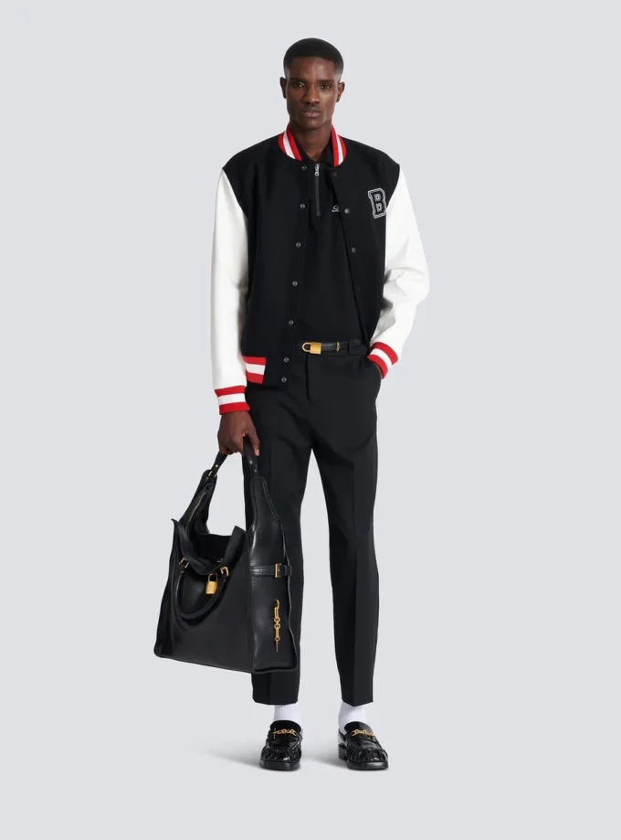 Kurzärmeliges Poloshirt mit Stickerei Kurzärmeliges Poloshirt mit Stickerei