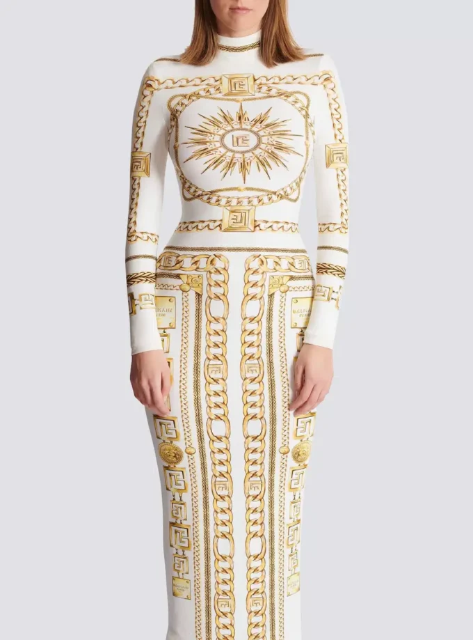 Langes, bedrucktes Bodycon-Kleid mit Balmain-Foulard-Muster Langes, bedrucktes Bodycon-Kleid mit Balmain-Foulard-Muster