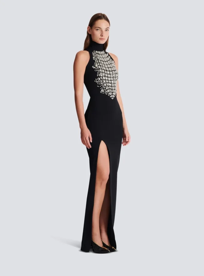 Langes, besticktes Kleid mit Schlitz Langes, besticktes Kleid mit Schlitz