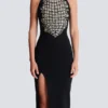 Langes, besticktes Kleid mit Schlitz Langes, besticktes Kleid mit Schlitz