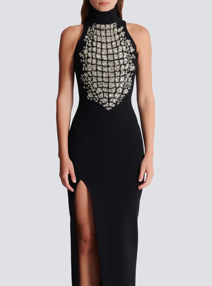 Langes, besticktes Kleid mit Schlitz Langes, besticktes Kleid mit Schlitz