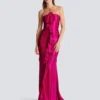 Langes drapiertes Bustierkleid mit verzierten Details Langes drapiertes Bustierkleid mit verzierten Details