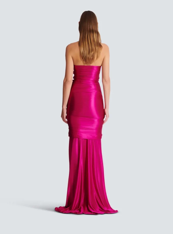 Langes drapiertes Bustierkleid mit verzierten Details Langes drapiertes Bustierkleid mit verzierten Details