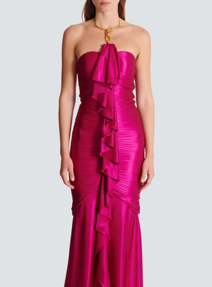 Langes drapiertes Bustierkleid mit verzierten Details Langes drapiertes Bustierkleid mit verzierten Details