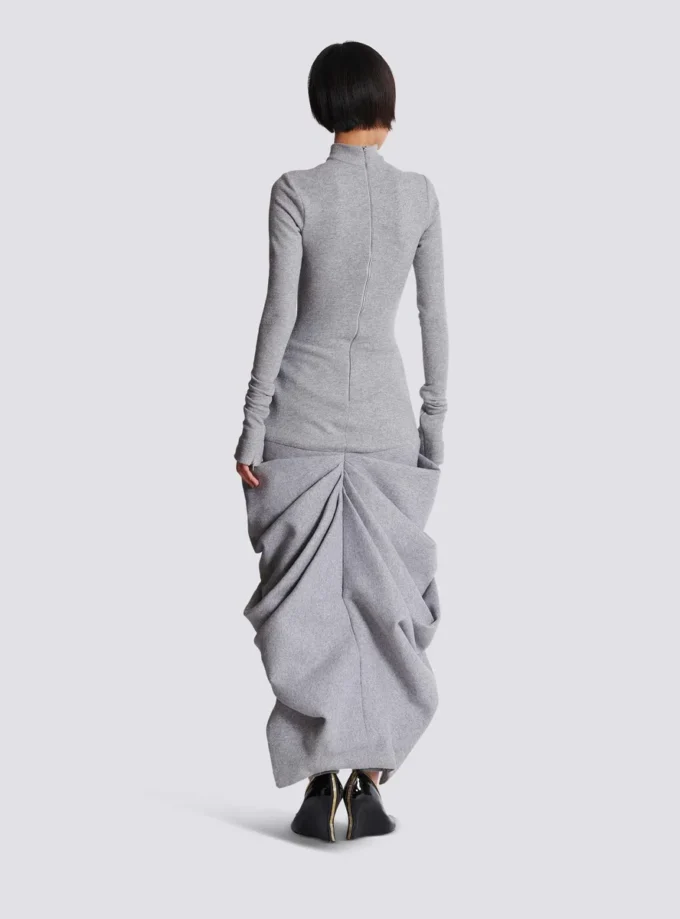 Langes, drapiertes Kleid aus Baumwollstrick Langes, drapiertes Kleid aus Baumwollstrick