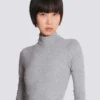 Langes, drapiertes Kleid aus Baumwollstrick Langes, drapiertes Kleid aus Baumwollstrick