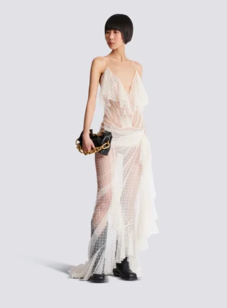 Langes, fließendes Kleid mit Spitzenrüschen