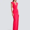 Langes Kreppkleid mit verzierten Details Langes Kreppkleid mit verzierten Details