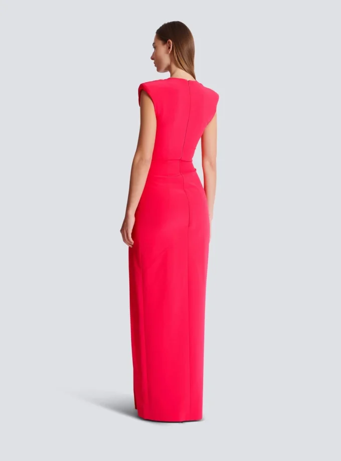 Langes Kreppkleid mit verzierten Details Langes Kreppkleid mit verzierten Details