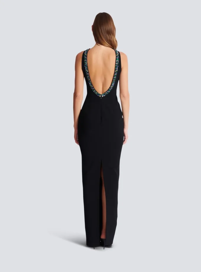 Langes, ärmelloses Kleid aus besticktem Samt Langes, ärmelloses Kleid aus besticktem Samt