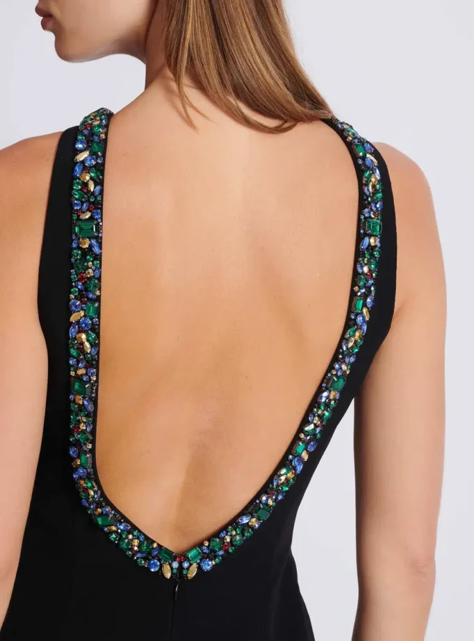 Langes, ärmelloses Kleid aus besticktem Samt Langes, ärmelloses Kleid aus besticktem Samt
