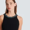 Langes, ärmelloses Kleid aus besticktem Samt Langes, ärmelloses Kleid aus besticktem Samt
