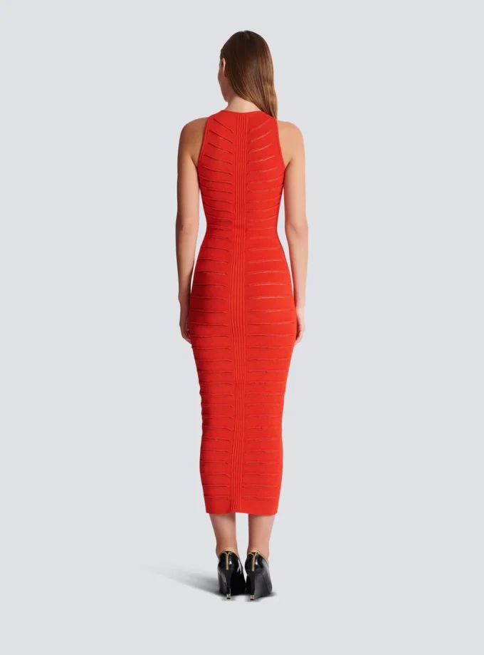 Langes, ärmelloses Kleid aus Strick Langes, ärmelloses Kleid aus Strick