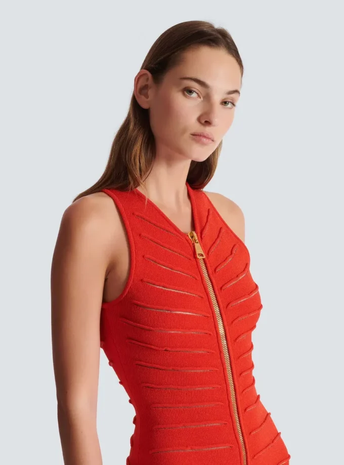 Langes, ärmelloses Kleid aus Strick Langes, ärmelloses Kleid aus Strick