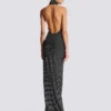 Langes Samtkleid mit Strasssteinen und Neckholder Langes Samtkleid mit Strasssteinen und Neckholder