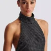 Langes Samtkleid mit Strasssteinen und Neckholder Langes Samtkleid mit Strasssteinen und Neckholder