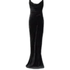 Langes Samtkleid mit verzierten Trägern Langes Samtkleid mit verzierten Trägern