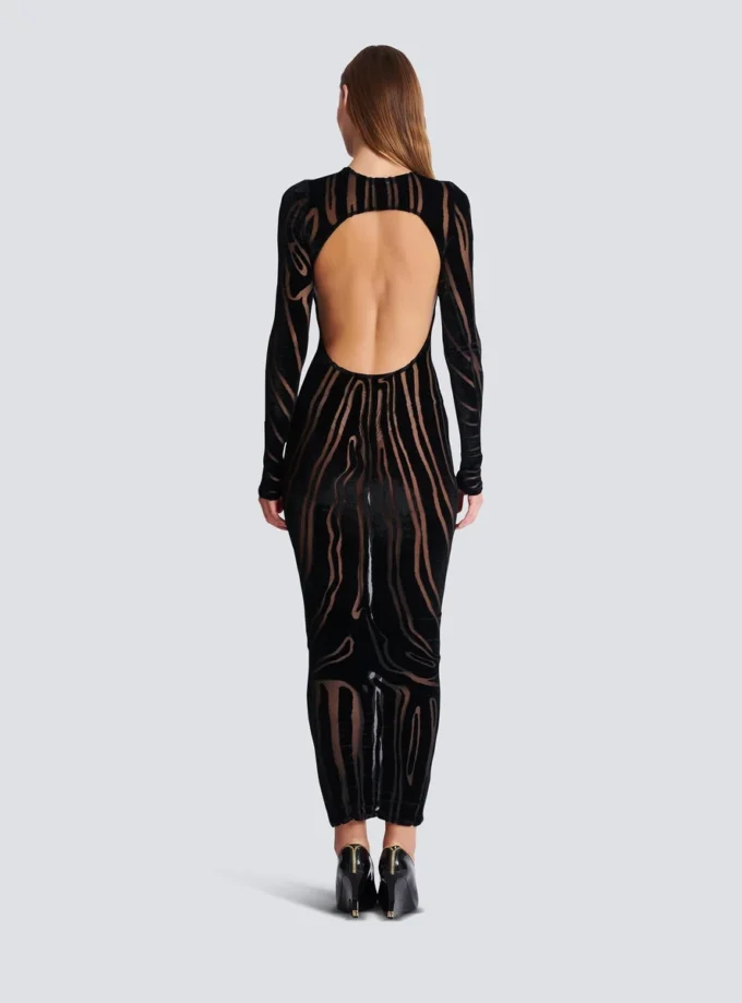 Langes Samtkleid mit Zebradruck Langes Samtkleid mit Zebradruck