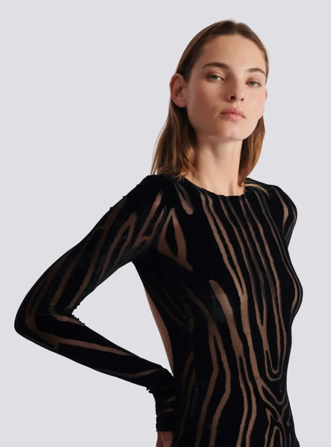 Langes Samtkleid mit Zebradruck Langes Samtkleid mit Zebradruck