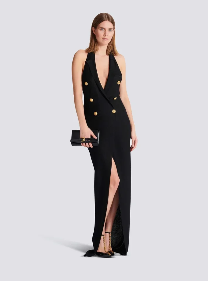 Langes Strickkleid mit Neckholder Langes Strickkleid mit Neckholder
