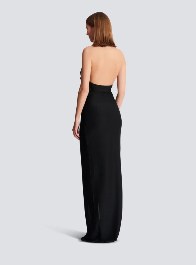 Langes Strickkleid mit Neckholder Langes Strickkleid mit Neckholder