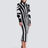 Langes Strickkleid mit Zebra-Intarsien Langes Strickkleid mit Zebra-Intarsien
