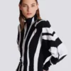 Langes Strickkleid mit Zebra-Intarsien Langes Strickkleid mit Zebra-Intarsien
