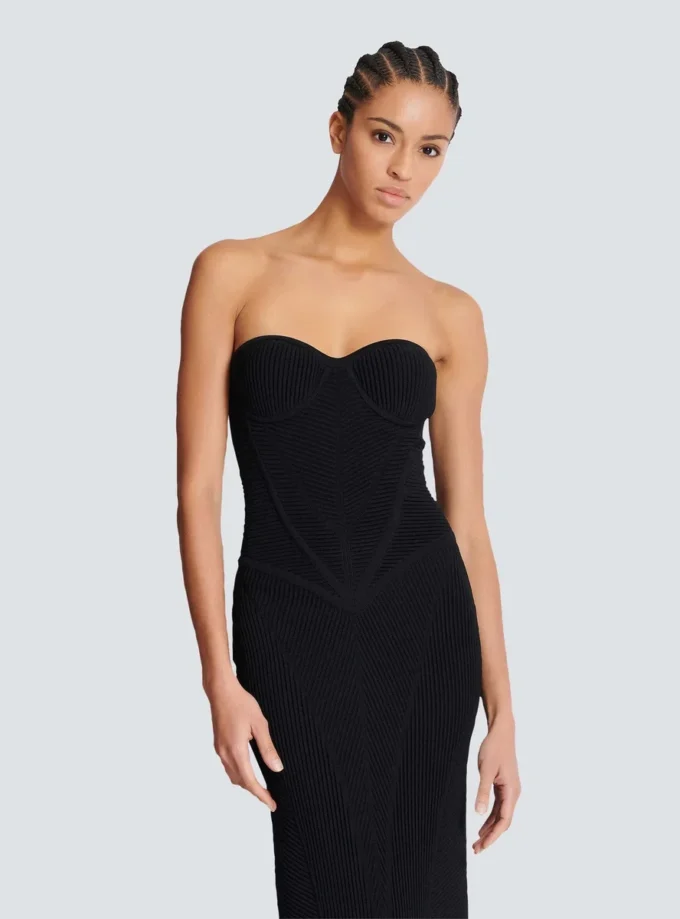 Langes trägerloses Strickkleid Langes trägerloses Strickkleid
