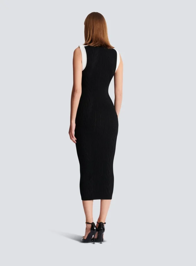 Langes zweifarbiges Kleid mit Zopfmuster Langes zweifarbiges Kleid mit Zopfmuster