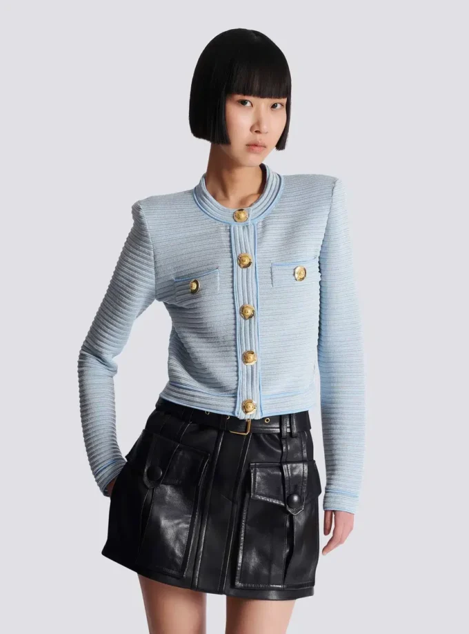 Langärmelige Strickjacke mit Struktur Langärmelige Strickjacke mit Struktur