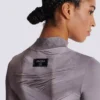 Langärmliges T-Shirt mit hohem Kragen, drapiertem Print und Trompe-l’œil-Effekt