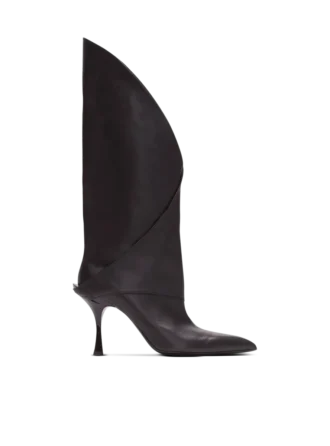 Lederstiefel mit gedrehtem Absatz