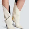 Lederstiefel mit gedrehtem Absatz Lederstiefel mit gedrehtem Absatz