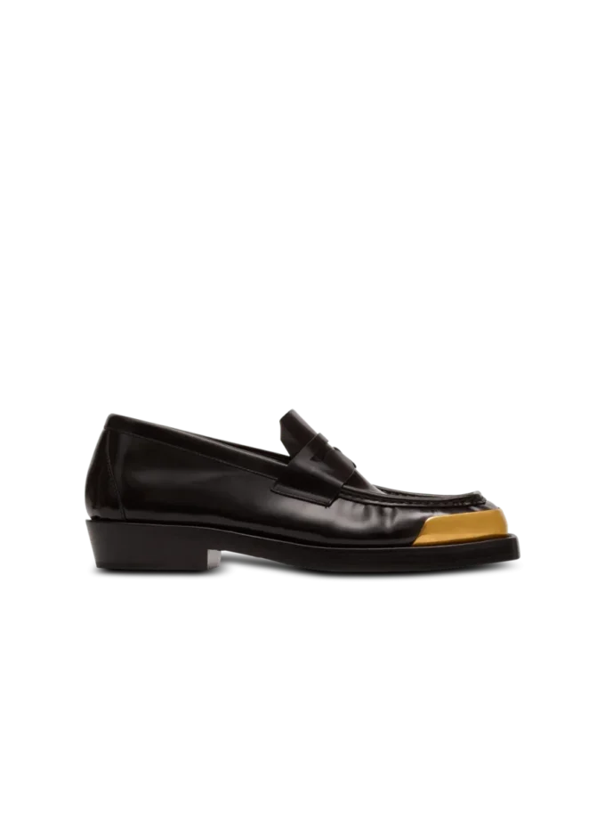 Loafer aus glasiertem Leder mit eckiger Zehenpartie Loafer aus glasiertem Leder mit eckiger Zehenpartie