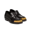 Loafer aus glasiertem Leder mit eckiger Zehenpartie Loafer aus glasiertem Leder mit eckiger Zehenpartie