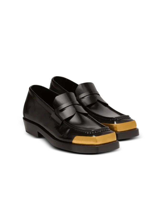 Loafer aus glasiertem Leder mit eckiger Zehenpartie Loafer aus glasiertem Leder mit eckiger Zehenpartie