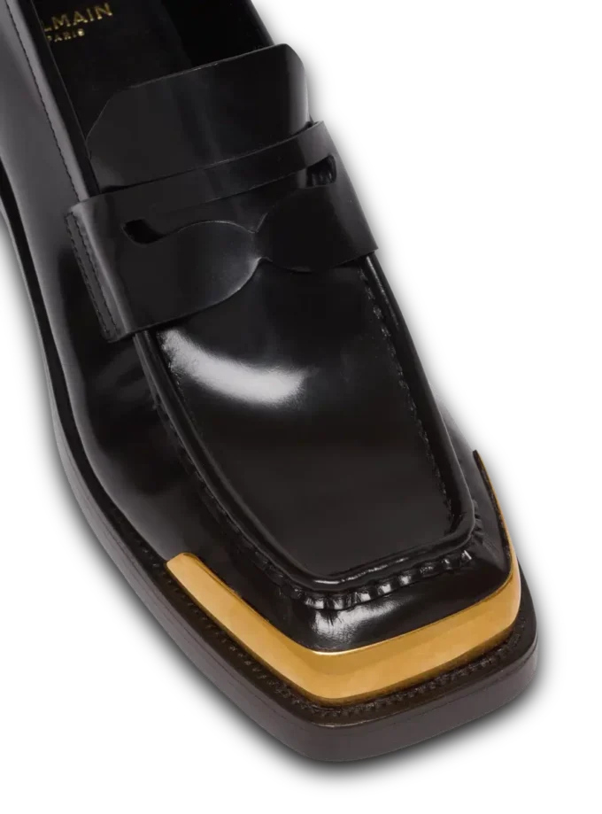 Loafer aus glasiertem Leder mit eckiger Zehenpartie Loafer aus glasiertem Leder mit eckiger Zehenpartie
