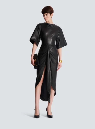 Maxikleid aus Lammleder mit Knoten