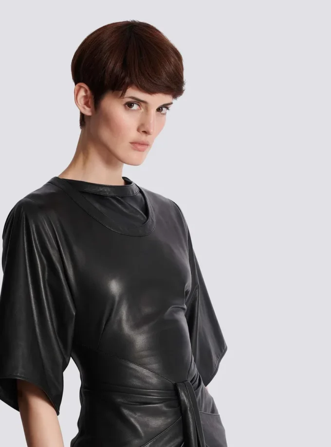 Maxikleid aus Lammleder mit Knoten Maxikleid aus Lammleder mit Knoten