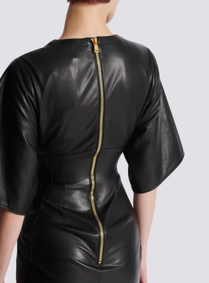 Maxikleid aus Lammleder mit Knoten Maxikleid aus Lammleder mit Knoten